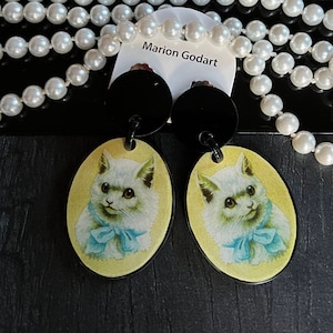 MARION GODART Paris Boucles D'Oreilles Chat Noeud UNIKAT Vintage Edwardian Style Katze mit Blauen Schleifen Portrait Ohrclips