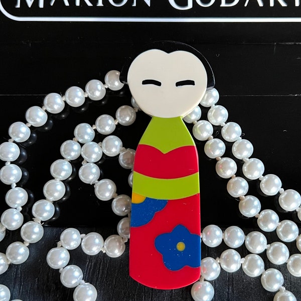 MARION GODART Paris Broche Poupée Kokeshi Résine Japanese Geisha Kimono Doll Brooch Pin French Designer Costume Jewelry