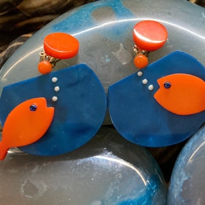 Marie-Christine PAVONE Boucles D'Oreilles Aquarium Handmade Blue and Orange Galalith Fish 'n Bowl Clip-on Earrings French Designer Jewelry