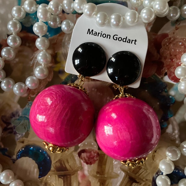 MARION GODART Paris Boucles D'Oreilles Boule Bois Grande Hot Pink Große Holzkugel Ohrclips Französischer Designer Schmuck