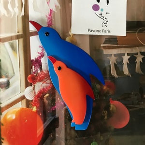 PAVONE Broche Pingouins Bleu Orange Handmade Blue and Orange Galalith Penguin Brooch French Designer Jewelry