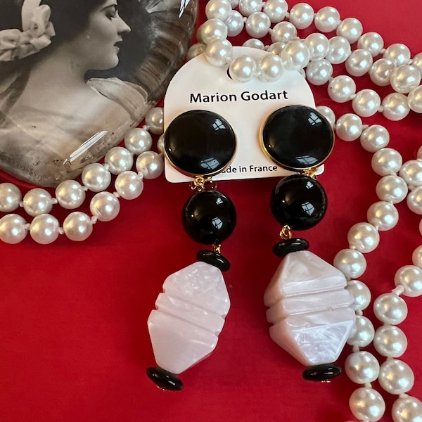 MARION GODART Paris Boucles D'Oreiles Perles Ballant Long Dangling Black and Marbled White Resin Clip-on Earrings French Designer Jewelry