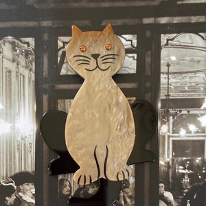Marie-Christine PAVONE Broche Chat Lucifer Beige Nacre Handmade Glimmer Beige and Black Cat Brooch French Designer Costume Jewelry