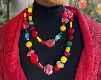 MARION GODART Paris Collier Exubérant Långt Knutet Ensträngat Flerfärgat Rödt, Gult Harts Flerpärlhalsband Franska Designersmycken