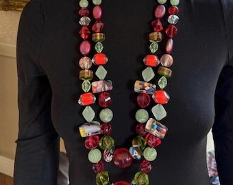 MARION GODART Paris Collier Multicouleur Chic 2-trådigt halsband med flera ädelstens- och pastellfärger, konfettierat, klart harts, knutet, franska designersmycken