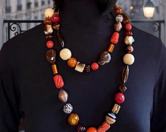 MARION GODART Paris Collier Exubérant Knutet Långt Flerfärgat Harts Flerpärlhalsband Franska Designersmycken