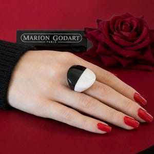 MARION GODART Paris Bague Duo Ronde Noir et Blanc Anello rotondo in resina bianco e nero, taglia 9 US, gioiello di design francese