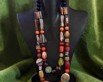 MARION GODART Paris Collier Exubérant Multicouleur Collana annodata a 2 fili con perline colorate in resina, gioielli di design francese