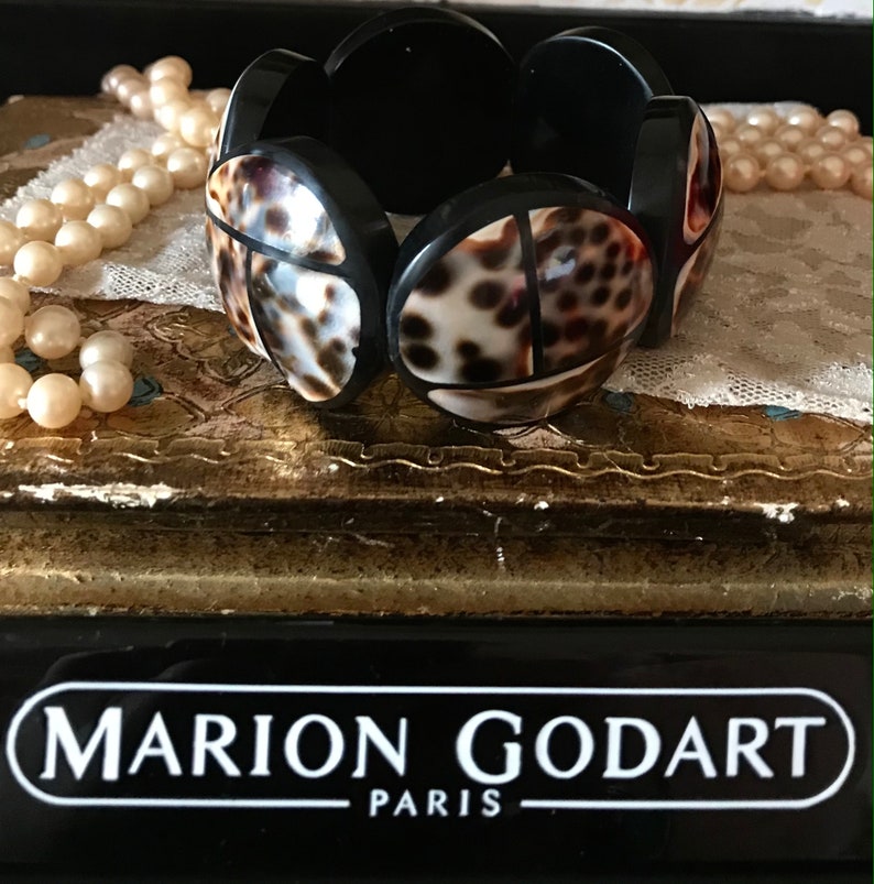 MARION GODART Paris Bracelet \u00c9lastiqu\u00e9 Coquille Cauri Black Resin and Natural Tiger Cowry Scarab Bracelet French Designer Jewelry