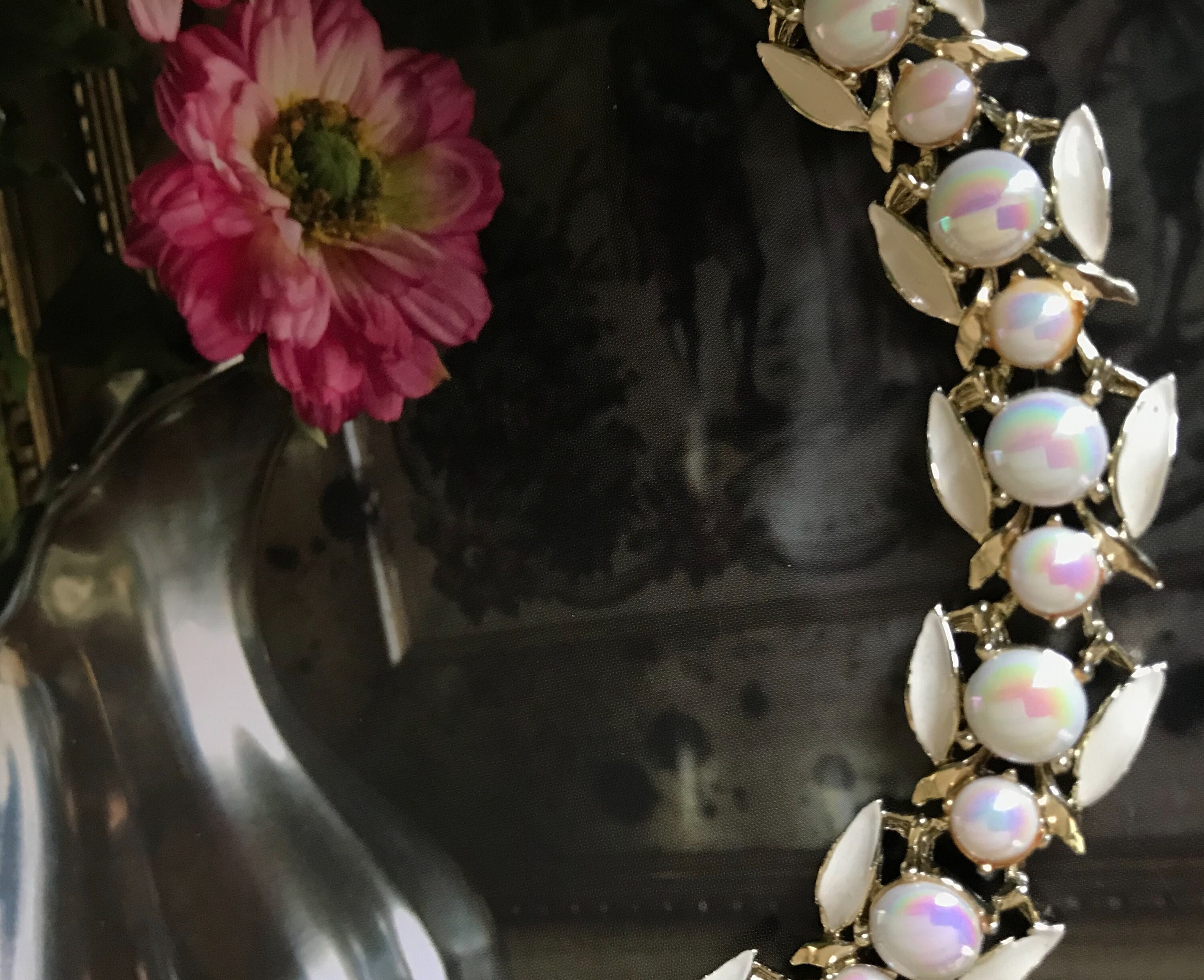 Vintage Unsigned Pink Enamel Leaves Linked Bracelet
