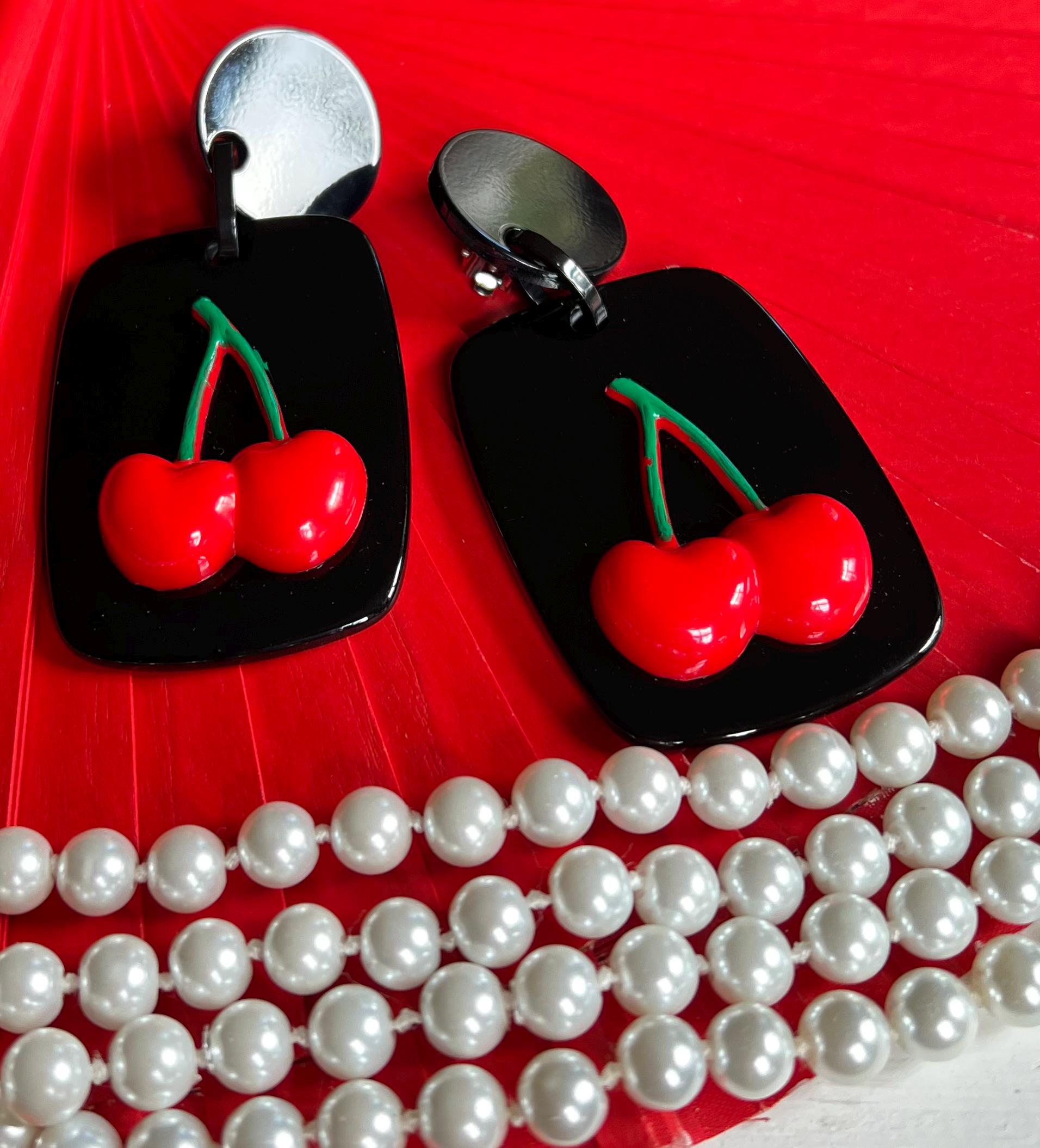 MARION GODART Paris Collier Cerise Abondante Rouge Et Noir Résine