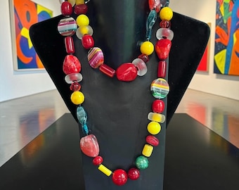 MARION GODART Paris Collier Exubérant ロングノットワンストランドマルチカラーレッド、イエローレジンマルチビーズネックレス フランス人デザイナージュエリー
