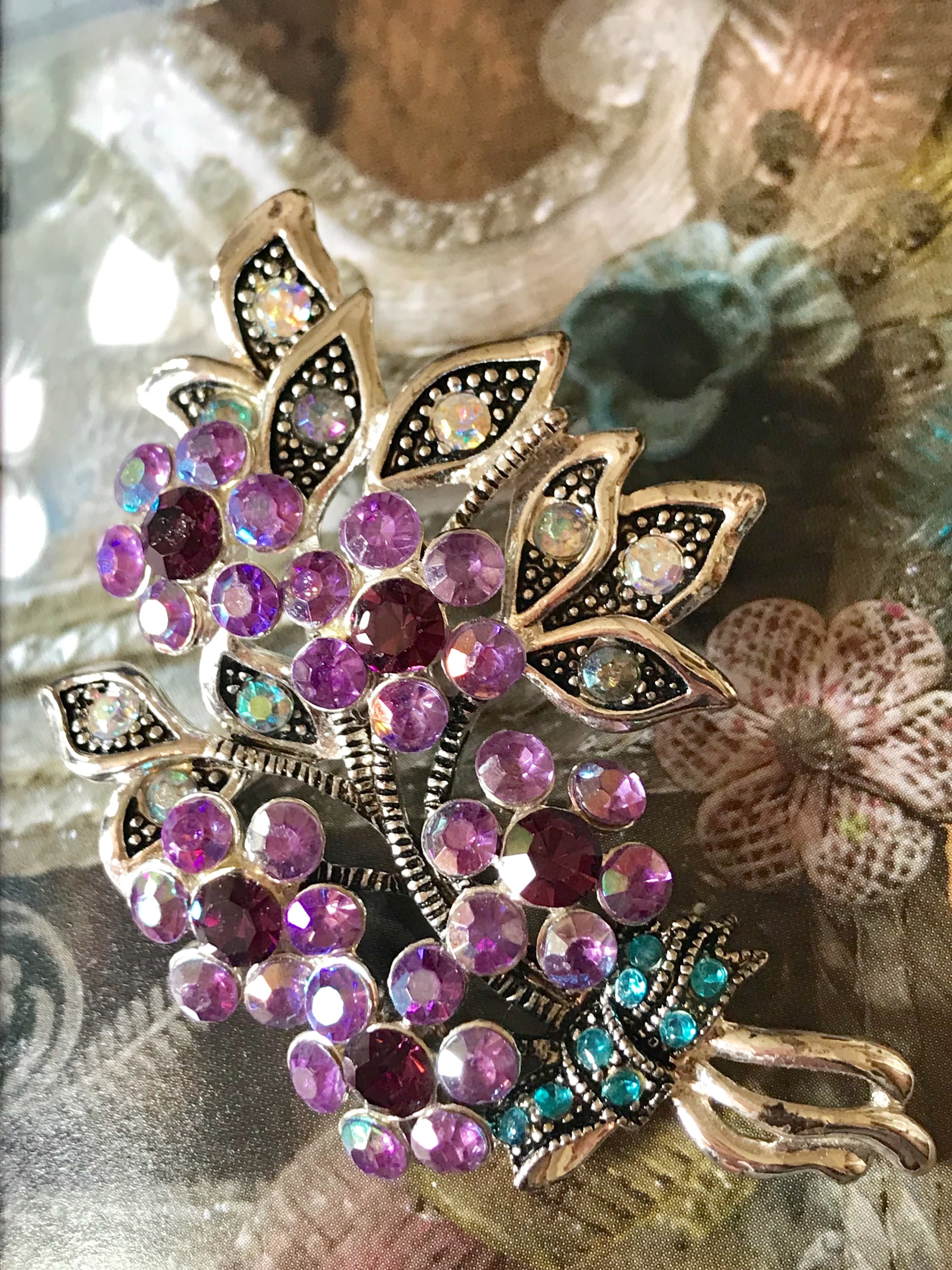 Nina Ricci　ブローチ　ピンクパープル　刻印あり　美品 Nina Ricci ブローチ ピンクパープル 刻印あり 美品 FLOWER 1