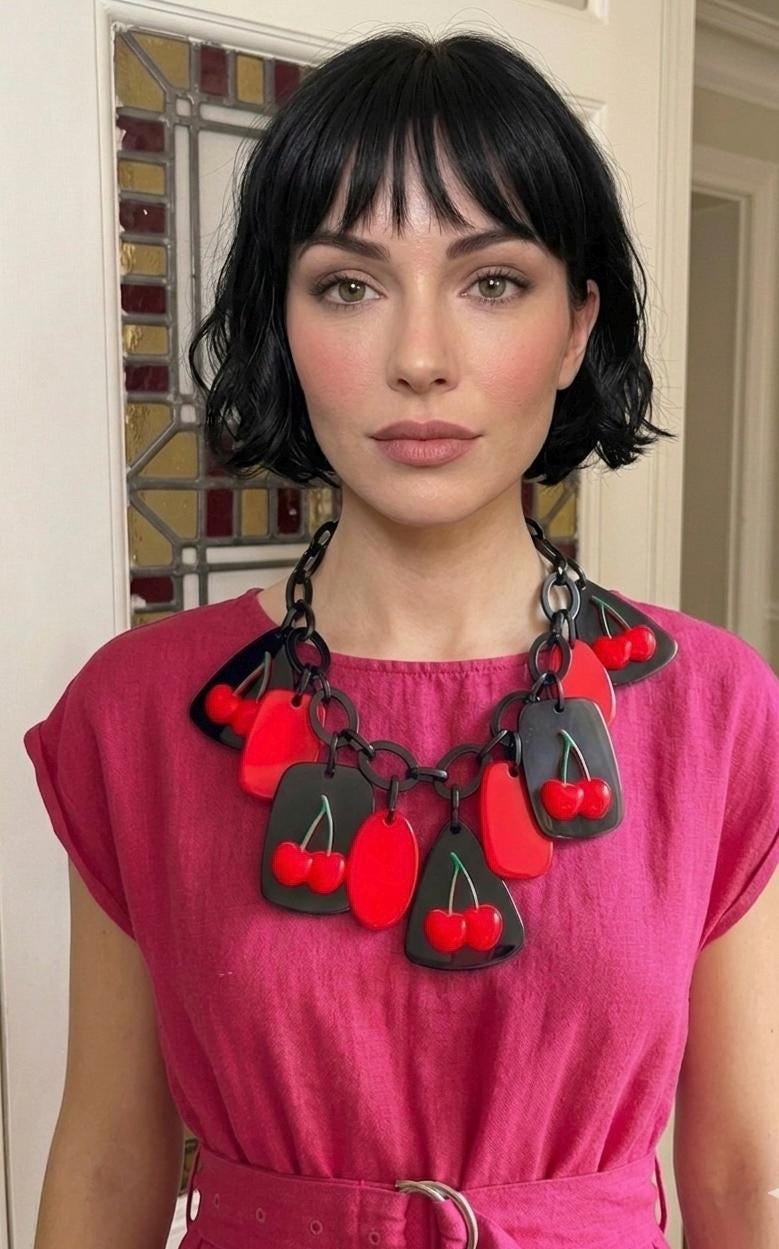 MARION GODART Paris Collier Cerise Abondante Rouge Et Noir Résine