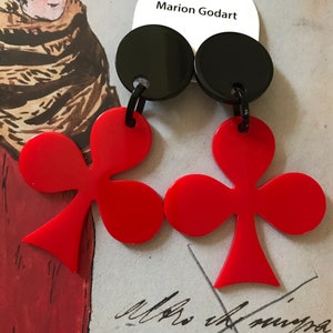 MARION GODART Paris Boucles D'Oreilles Trèfles Rouge Résine Club rossi Gioco di carte Orecchini a clip Bigiotteria dal design francese
