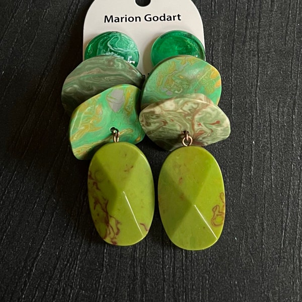 MARION GODART Paris Boucles Ovales Rabats Vert No2 Ovales en résine de couleur vive et rabats courbés Boucles d'oreilles à clips Bijoux de créateurs français