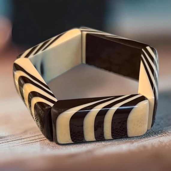 MARION GODART Paris Bracelet Graphique Résine Zèbrée Chocolat Noir et Latte Dark Brown Elastic Bracelet French Costume Jewelry
