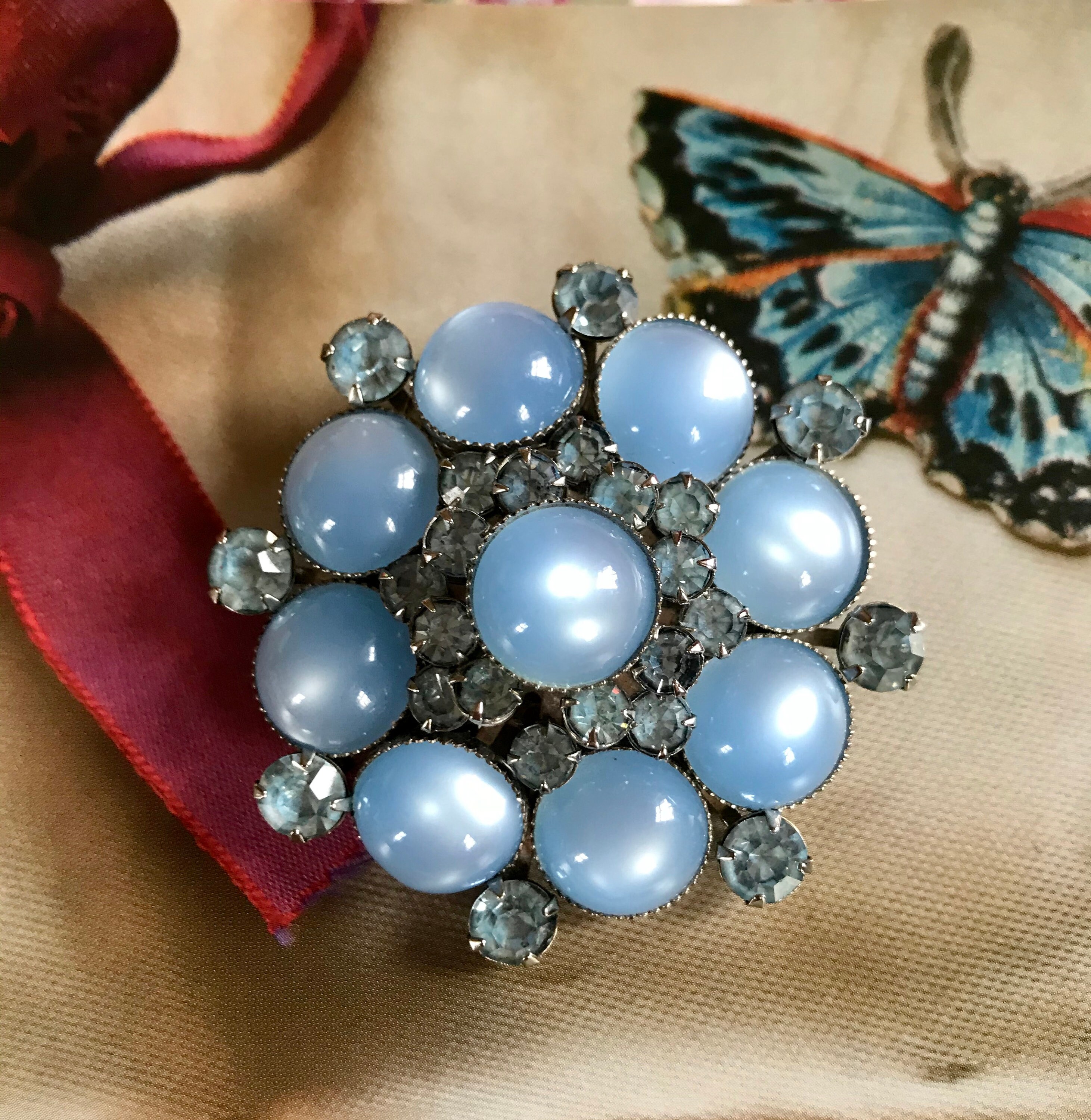 【Sinoon】 Dangling Grape Brooch MUSINSA | SINOON Dangling Grape Brooch (Silver Gold)