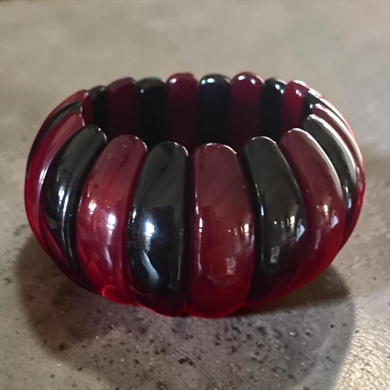 MARION GODART Paris Bracelet Élastiqué Tranches Résine Rouge Noir et Noir Black and Dark Red Slice Bracelet French Design Costume Jewelry image 8