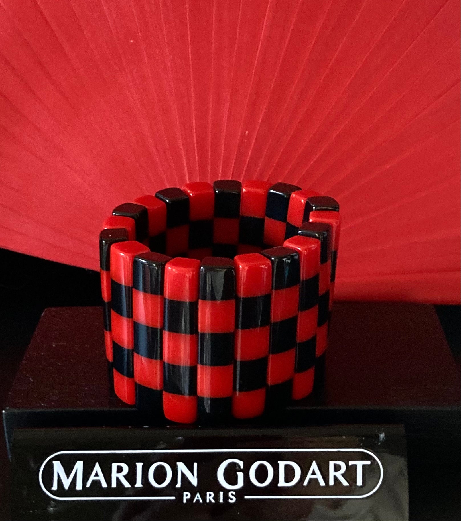 Bracelet Vintage En Résine Rouge Et Noir MARION GODART Paris - Occasion