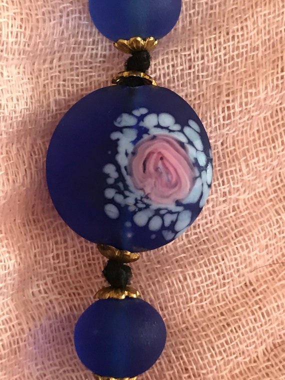 Romantic Navy Blue Frosted Glass Necklace Pink Fi… - image 4