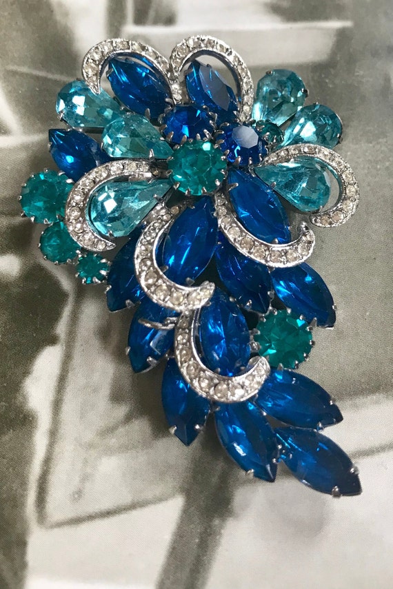 RosesAllure High End Royal Blue and Aqua Blue Navette Rhinestone Cluster Brooch Pave Swirly Ribbons Silver Tone Metal Vintage Costume Jewelry 1950s