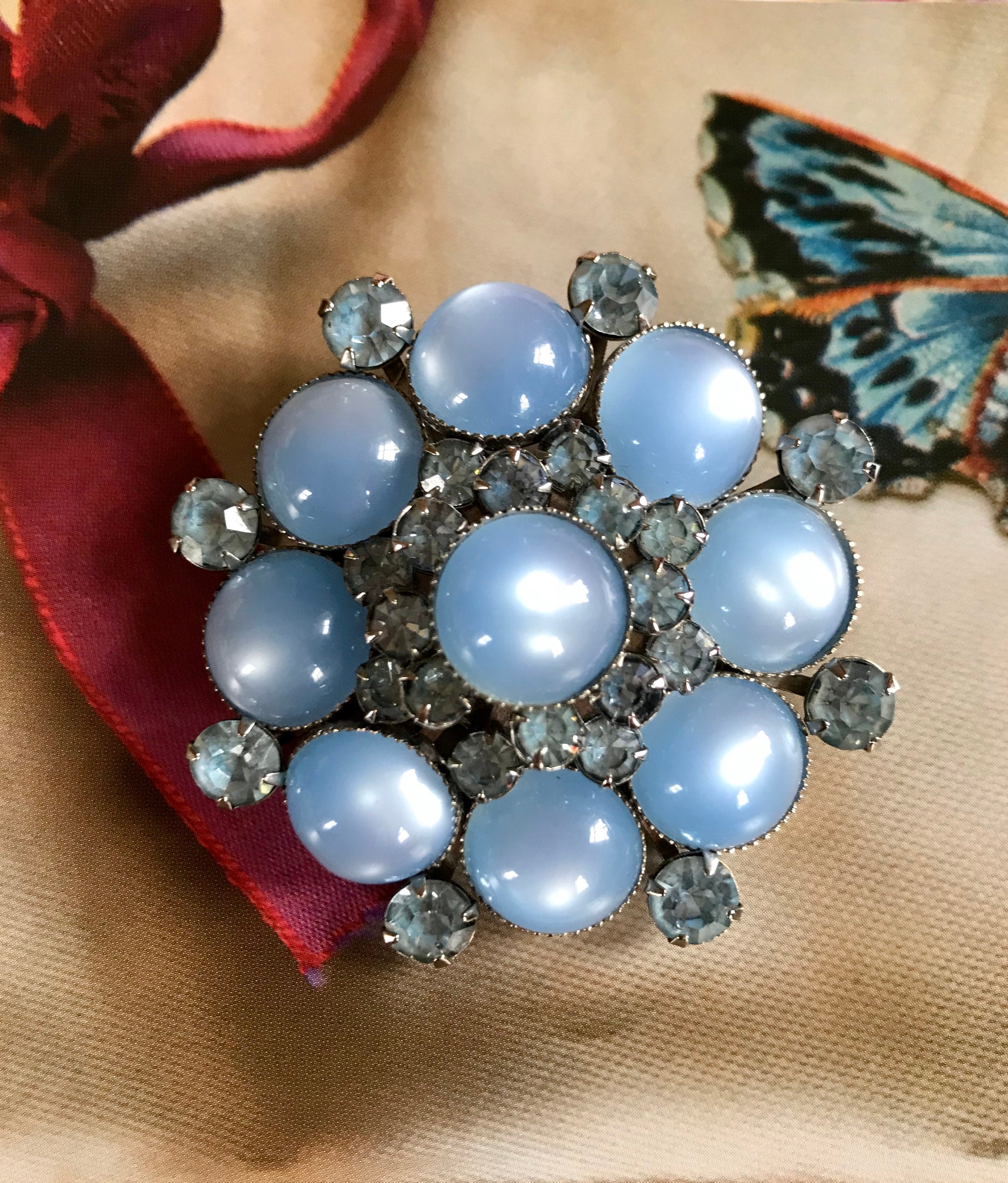 1950s’　blue glass rhinestone　brooch Huge 1950s Blue Rhinestone Brooch - Vintage Jewerly Collect