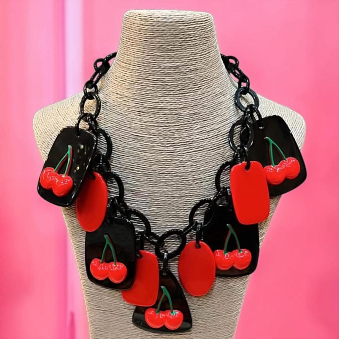 MARION GODART Paris Collier Cerise Abondante Rouge Et Noir Résine
