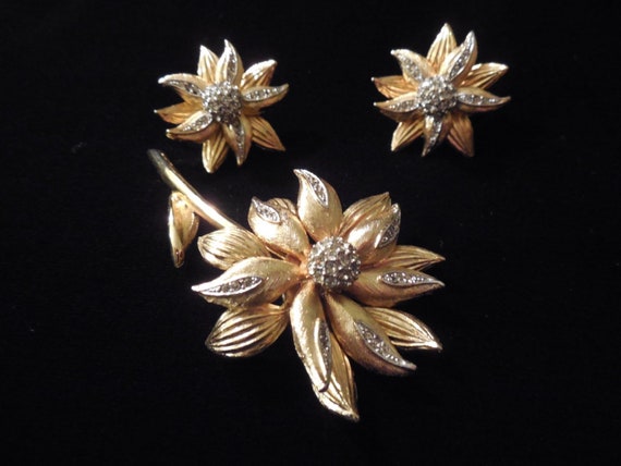 Designer brooch deals