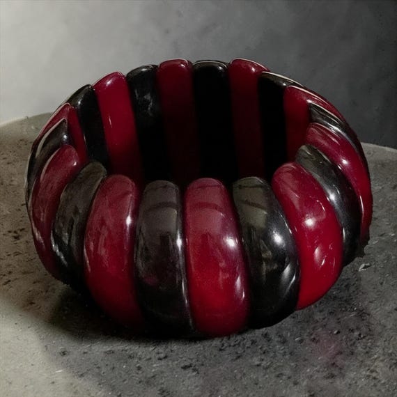 MARION GODART Paris Bracelet Élastiqué Tranches Résine Rouge Noir et Noir Black and Dark Red Slice Bracelet French Design Costume Jewelry