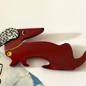 Marie-Christine PAVONE Broche Chien Fifii Roux Damier Handmade Dark Red Galalith Dachshund Brooch French DesignerJewelry