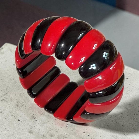 MARION GODART Paris Bracelet Élastiqué Tranches Résine Rouge et Noir  Black and Red Slices Bracelet French Design Costume Jewelry
