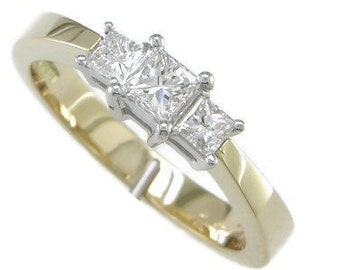 Three-stone Princess Cut Natural Diamond in Yellow Gold Ring