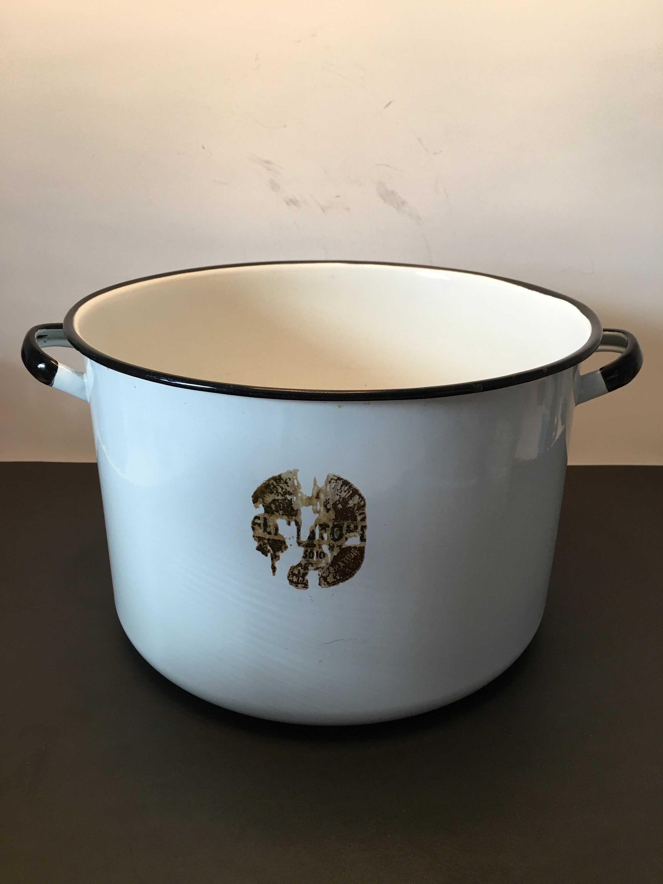 VINTAGE COVERED 10 QUART LARGE WHITE ENAMEL STOCK POT SOUP COOKWARE WITH LID