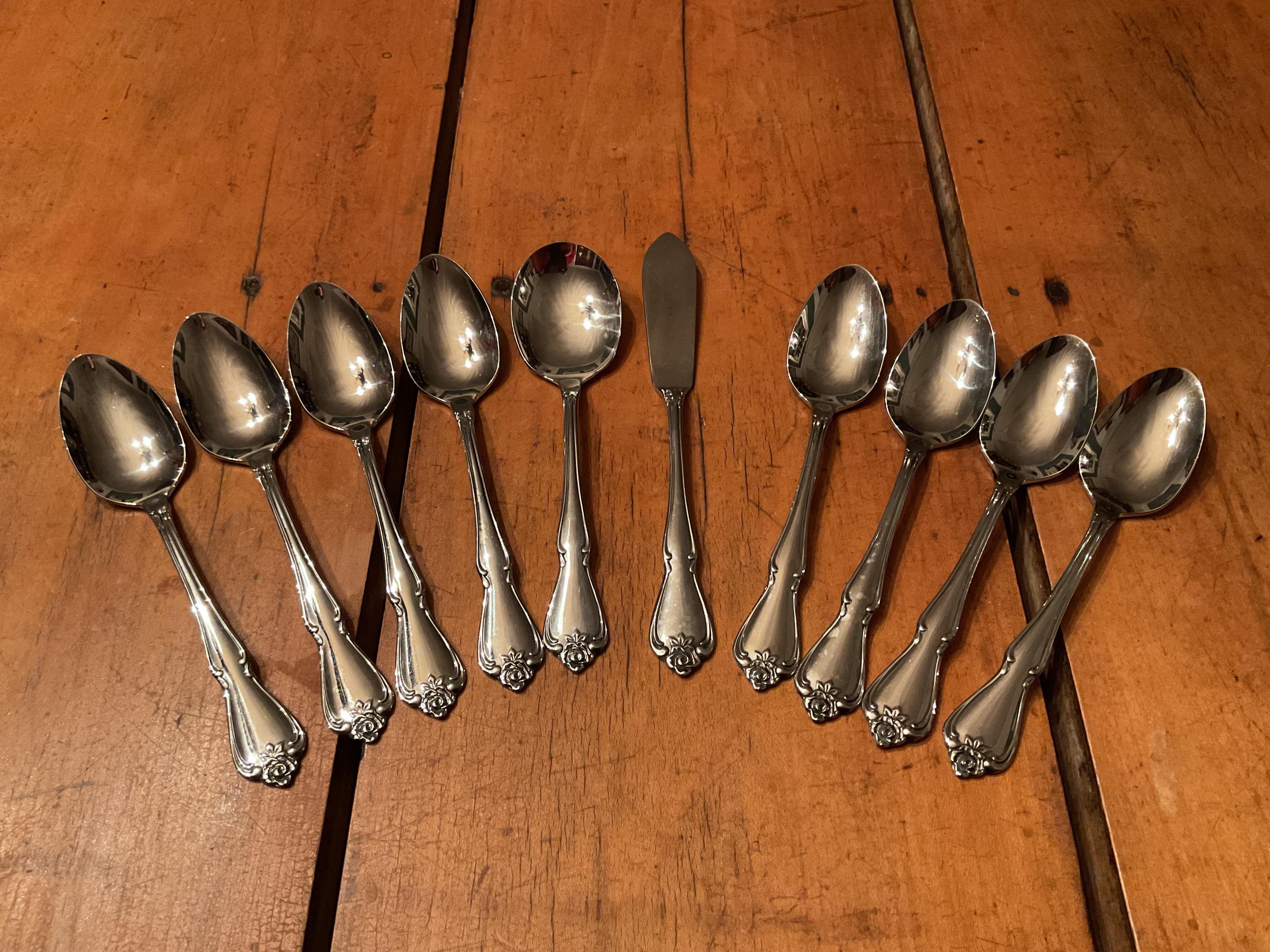A set of 8 Victorian silver plates, Robert Garrard, London, 1840