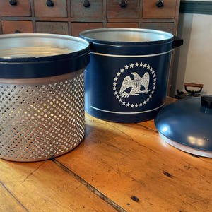 Vintage West Bend Blue Americana 6 Qt Recipe Stockpot & Steamer Basket Set - New England Boiled Dinner Graphic - Retro Aluminum Cookware