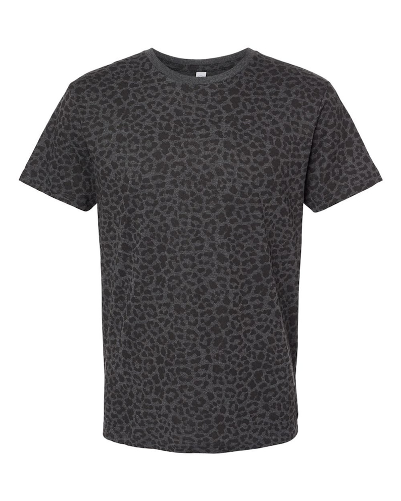 Camiseta unisex negra con estampado de leopardo o camuflaje - Ajuste unisex, la mejor camiseta y muy cómoda. imagen 4