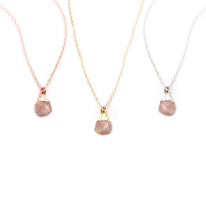 Rohe rosa Opal Halskette, Oktober Geburtsstein, Heilung rohe Edelstein Kristall Halskette Layering Halskette, zierliche Anhänger, Geschenk für Frauen