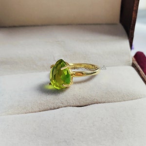 Handmade Peridot Quartz Ring: 925 Sterling Silver Hammered Band