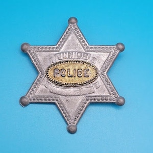 Broche jouet vintage en étain avec badge étoile à 6 branches pour junior police des années 1950