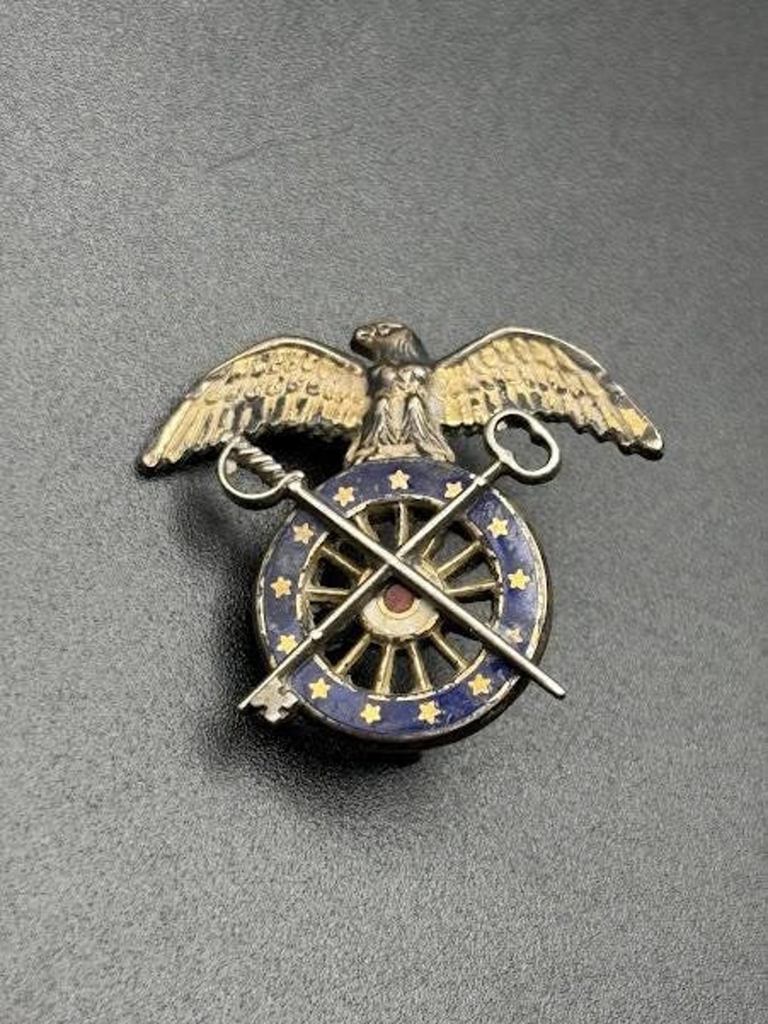 Vintage US Army Quarter Master Eagle Crossed Swords Badge