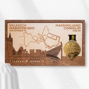 Le détenteur de la médaille Valencia Marathon Finisher avec personnalisation complète comprend la carte, le nom, l’heure et les points de repère