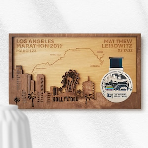 Los Angeles Marathon Finisher Medal Holder met volledige personalisatie inclusief kaart, naam, tijd en bezienswaardigheden