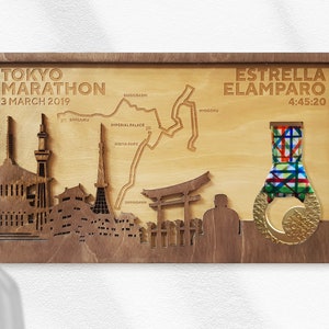 Le détenteur de la médaille tokyoïte avec personnalisation complète comprend la carte, le nom, l’heure et les points de repère