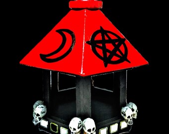 Small wooden birdhouse, lovingly decorated and hand-painted, a touch of magic in your garden