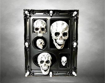 3D wall decoration featuring skulls and velvet in a plastic picture frame