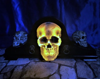 UNIQUE PIECE! Decorative lamp skull, a spooky eye-catcher or a very special gift