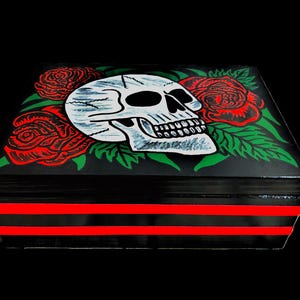 Hand-painted wooden jewelry box, an impressive design and a very popular gift