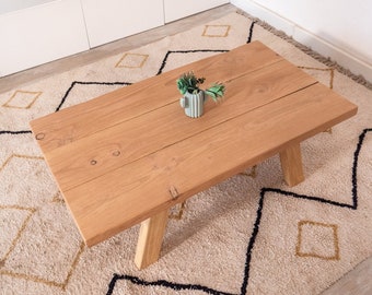 Table basse en bois massif sur-mesure avec pied fin