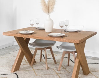 Table de salle à manger en bois massif sur-mesure avec pied en croix